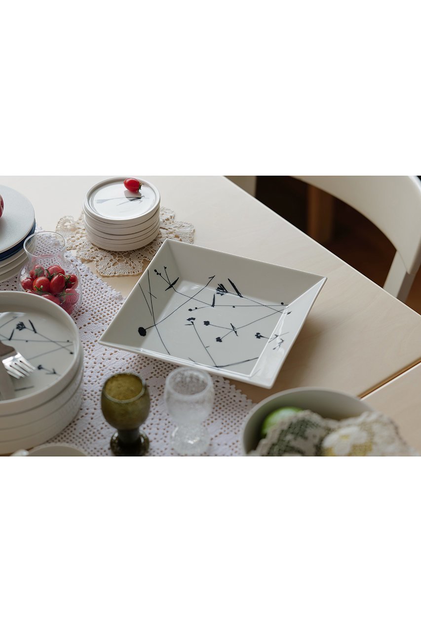 【ムスタキビ/Mustakivi / GOODS】のMICHIKUSA プレート 角皿20.5cm 人気、トレンドファッション・服の通販 founy(ファニー) 　シンプル　Simple, Minimal　テーブル　Table, Dining Table　フォルム　Silhouette, Form　プレート　Plate, Dish　皿　Plate, Dish　ホーム・キャンプ・アウトドア・お取り寄せ　Home Living / Home & Lifestyle / Camping Gear / Outdoor Camping　キッチン・ダイニング　Kitchen & Dining Essentials. Stylish & Functional Tableware　キッチン家電・キッチン用品　Kitchen Appliances & Tools　other-7|ID: prp329100004760569 ipo3291000000035478481