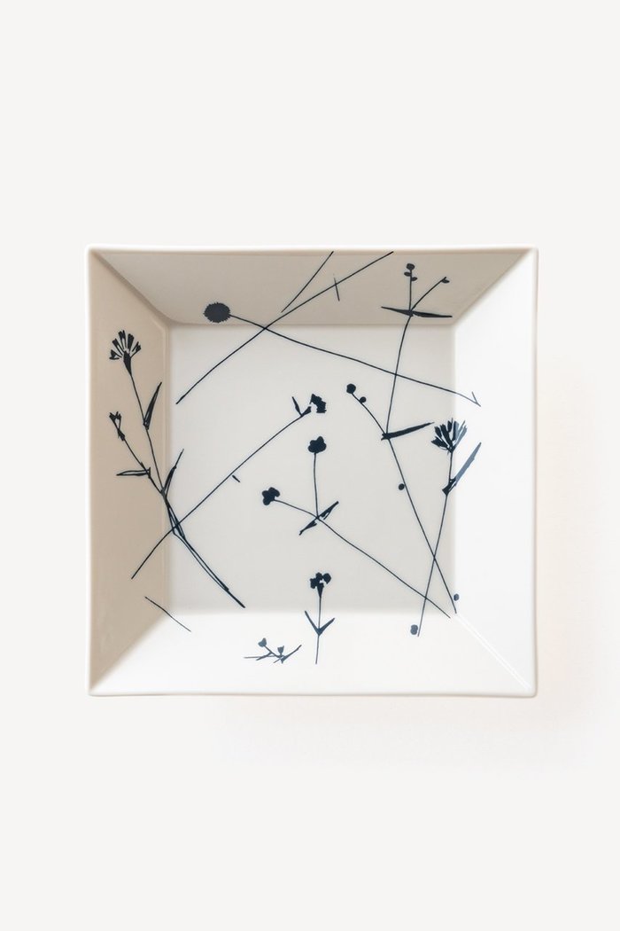 【ムスタキビ/Mustakivi / GOODS】のMICHIKUSA プレート 角皿20.5cm インテリア・キッズ・メンズ・レディースファッション・服の通販 founy(ファニー) https://founy.com/ シンプル Simple, Minimal テーブル Table, Dining Table フォルム Silhouette, Form プレート Plate, Dish 皿 Plate, Dish ホーム・キャンプ・アウトドア・お取り寄せ Home Living / Home & Lifestyle / Camping Gear / Outdoor Camping キッチン・ダイニング Kitchen & Dining Essentials. Stylish & Functional Tableware キッチン家電・キッチン用品 Kitchen Appliances & Tools |ID: prp329100004760569 ipo3291000000036028136