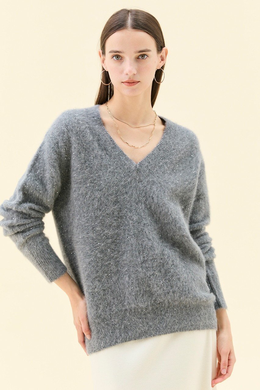 【ベイジ,/BEIGE,】のAMARILLO / スパンコールフォックスVネックニット 人気、トレンドファッション・服の通販 founy(ファニー) 　ファッション　Fashion　レディースファッション　Fashion for Women　トップス・カットソー　Cut & Sew Tops　ニット　Knit Tops & Sweaters　カジュアルプルオーバー・ニットトップス　Pullovers & Knit Tops / Casual Pullovers　Vネックトップス　V-Neck Tops / V-Cut Neckline Shirts　インナー　Innerwear　シンプル　Simple, Minimal　スパンコール　Sequins, Sequin Embellishment　ダウン　Down, Puffer　デニム　Denim, Jeans Material　バランス　Balance, Style Balance　フォックス　Fox, Fox Fur　エレガント 上品　Elegant　新作・新入荷　New Arrivals / New In　other-4|ID: prp329100004761683 ipo3291000000034461348