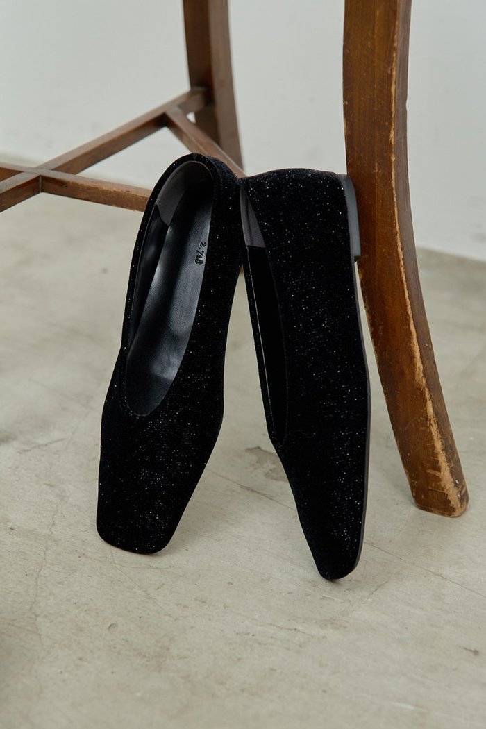 【ガリャルダガランテ/GALLARDAGALANTE】の【2.718】ベロアフラットシューズ インテリア・キッズ・メンズ・レディースファッション・服の通販 founy(ファニー) https://founy.com/ ファッション Fashion レディースファッション Fashion for Women シューズ Shoes, Footwear スタイリッシュ Stylish, Fashionable フォーマル Formal, Dressy フラット Flat, Flat Shoes ベロア Velour, Soft Velvet エレガント 上品 Elegant 新作・新入荷 New Arrivals / New In A/W・秋冬 Autumn/Winter |ID: prp329100004761739 ipo3291000000034461718