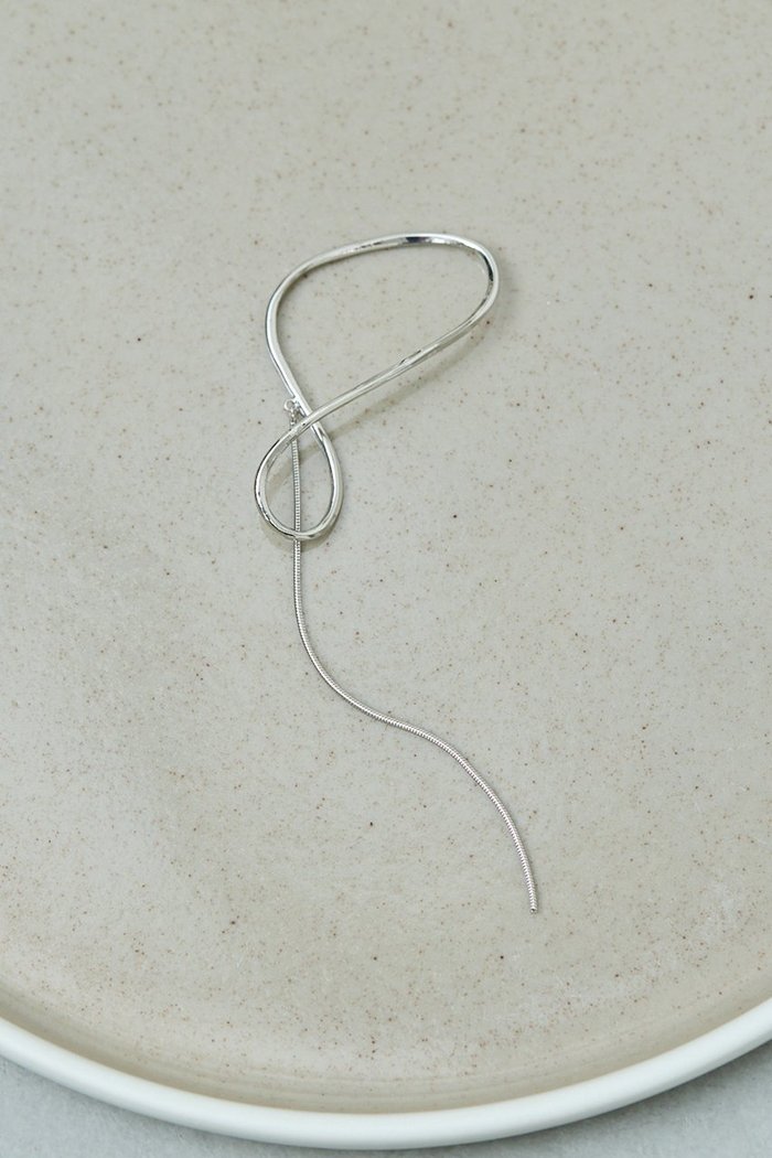 【ガリャルダガランテ/GALLARDAGALANTE】のロングチェーンイヤカフ インテリア・キッズ・メンズ・レディースファッション・服の通販 founy(ファニー) https://founy.com/ ファッション Fashion レディースファッション Fashion for Women ジュエリー Jewelry ファッションリング Fashion Rings イヤリング・フープ・ドロップタイプ Hoop, Drop & Clip Earrings おすすめ Recommended / Our Picks イヤリング Earrings イヤーカフ Ear Cuffs エレガント 上品 Elegant チェーン Chain, Chain Strap パーティ Party, Party Style フェミニン Feminine, Girly |ID: prp329100004762825 ipo3291000000035844713