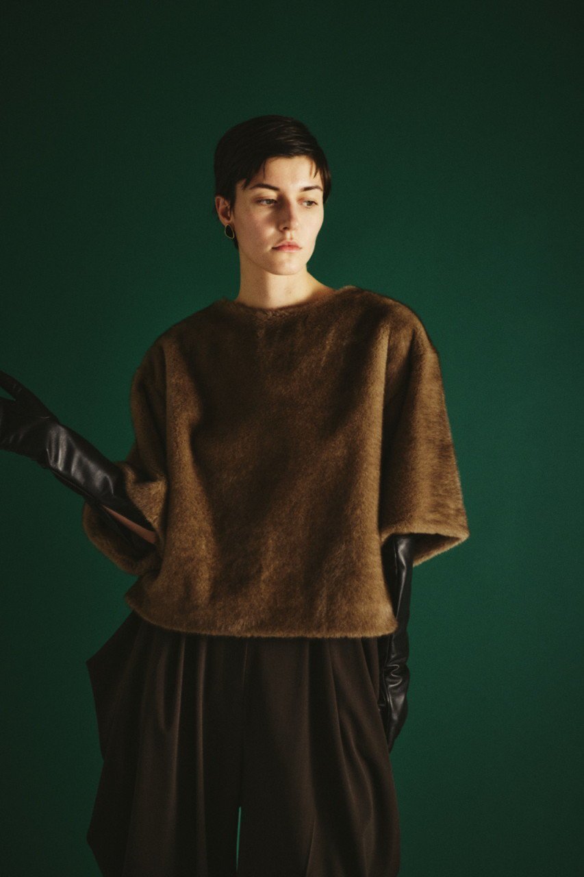 【リムアーク/RIM.ARK】の【11/7 10:00販売開始】Square fur tops/トップス 人気、トレンドファッション・服の通販 founy(ファニー) ファッション Fashion レディースファッション Fashion for Women トップス・カットソー Cut & Sew Tops シャツ・ブラウス・オフィスカジュアル Elegant Blouses & Button-Ups おすすめ Recommended / Our Picks スクエア Square, Square Shape スリーブ Sleeve, Long Sleeve / Short Sleeve ダウン Down, Puffer フェイクファー Faux Fur, Imitation Fur ラグジュアリー Luxury, Elegant リラックス Relax, Relaxed Fit ロング Long, Long-Length 新作・新入荷 New Arrivals / New In A/W・秋冬 Autumn/Winter other-8|ID: prp329100004762901 ipo3291000000034473122