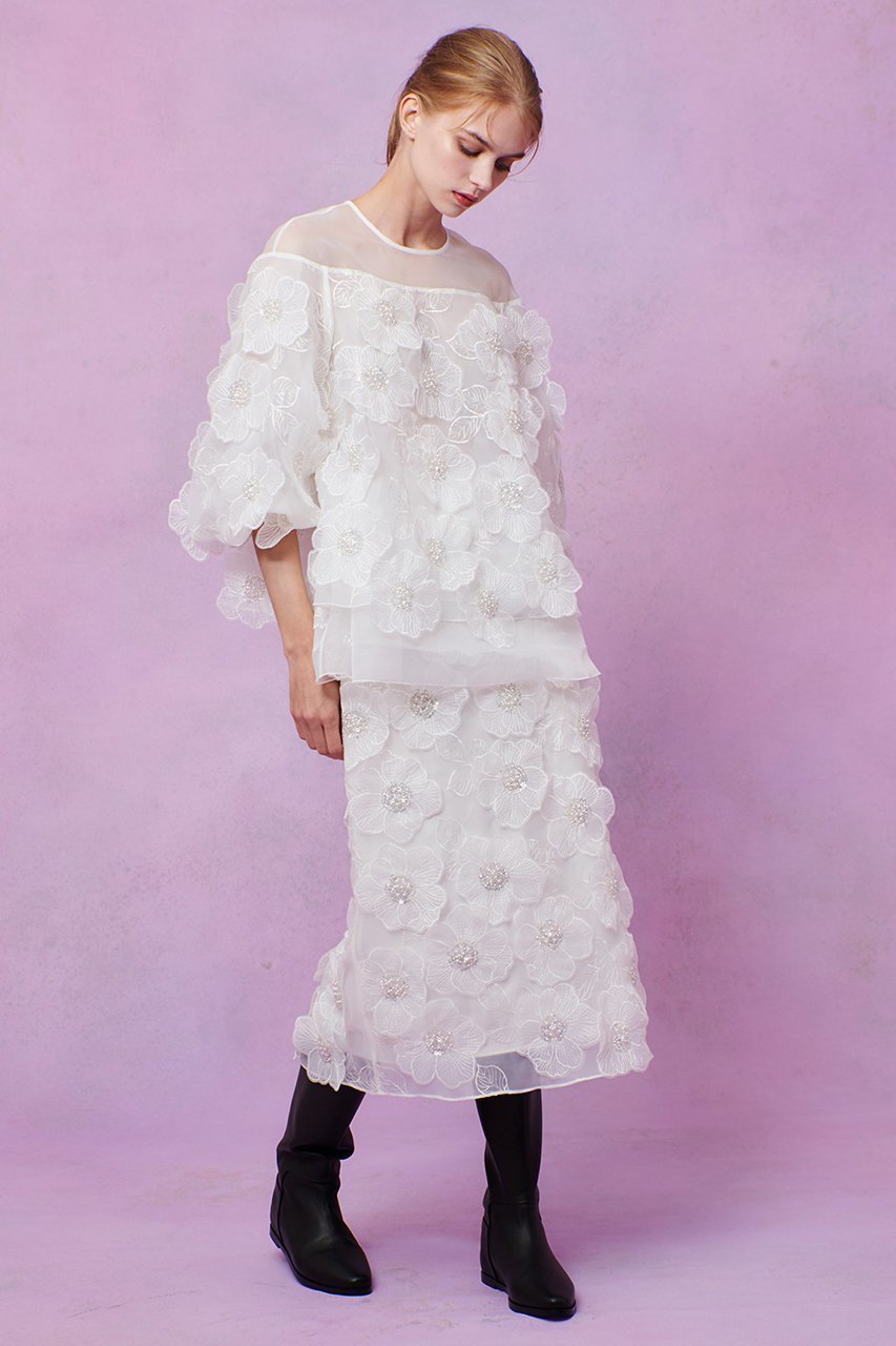 【アルアバイル/allureville】の【LOULOU WILLOUGHBY】オーガンフラワーブラウス 人気、トレンドファッション・服の通販 founy(ファニー) ファッション Fashion レディースファッション Fashion for Women トップス・カットソー Cut & Sew Tops シャツ・ブラウス・オフィスカジュアル Elegant Blouses & Button-Ups 2025年 2025 2025-2026秋冬・A/W Autumn/Winter 2025–26 AW25–26 オーガンジー Organza Fabric ショート Short, Short Length スリーブ Sleeve, Long Sleeve / Short Sleeve デコルテ Décolleté, Neckline ビジュー Bijou, Jewel-like Accent フラワー Flower, Floral エレガント 上品 Elegant 無地 Plain, Solid Color A/W・秋冬 Autumn/Winter other-8|ID: prp329100004762906 ipo3291000000034473171