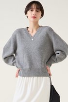 【マルティニーク/martinique】のカシミアミックスVネックプルオーバー 人気、トレンドファッション・服の通販 founy(ファニー) ファッション Fashion レディースファッション Fashion for Women トップス・カットソー Cut & Sew Tops ニット Knit Tops & Sweaters カジュアルプルオーバー・ニットトップス Pullovers & Knit Tops / Casual Pullovers Vネックトップス V-Neck Tops / V-Cut Neckline Shirts 2025年 2025 2025-2026秋冬・A/W Autumn/Winter 2025–26 AW25–26 おすすめ Recommended / Our Picks アクセサリー Fashion Accessories インナー Innerwear シアー Sheer, See-Through ショルダー Shoulder, Shoulder Strap ドロップ Drop Shoulder, Dropped Style ミックス Mix, Mixed Style モダン Modern, Contemporary エレガント 上品 Elegant 冬 Winter / This Winter 定番 Standard, Basic Item A/W・秋冬 Autumn/Winter thumbnail グレー|ID: prp329100004762909 ipo3291000000034473185