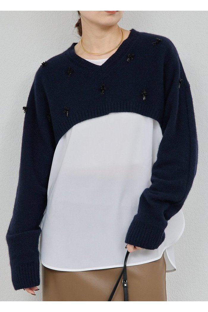 【ガリャルダガランテ/GALLARDAGALANTE】の【25th記念アイテム】ビジューショートVニット インテリア・キッズ・メンズ・レディースファッション・服の通販 founy(ファニー) https://founy.com/ ファッション Fashion レディースファッション Fashion for Women トップス・カットソー Cut & Sew Tops ニット Knit Tops & Sweaters カジュアルプルオーバー・ニットトップス Pullovers & Knit Tops / Casual Pullovers コンパクト Compact, Small Size ショート Short, Short Length シンプル Simple, Minimal スパンコール Sequins, Sequin Embellishment トレンド Trend, Trending Now バランス Balance, Style Balance ビジュー Bijou, Jewel-like Accent フェミニン Feminine, Girly ロング Long, Long-Length ホリデーシーズン Holiday Season 新作・新入荷 New Arrivals / New In |ID: prp329100004763609 ipo3291000000034483632