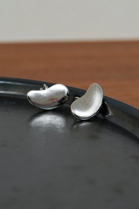 【ガリャルダガランテ/GALLARDAGALANTE】のビーンズメタルクリップ 人気、トレンドファッション・服の通販 founy(ファニー) ファッション Fashion レディースファッション Fashion for Women ジュエリー Jewelry ファッションリング Fashion Rings イヤリング・フープ・ドロップタイプ Hoop, Drop & Clip Earrings イヤリング Earrings シンプル Simple, Minimal フォルム Silhouette, Form エレガント 上品 Elegant |ID:prp329100004764644