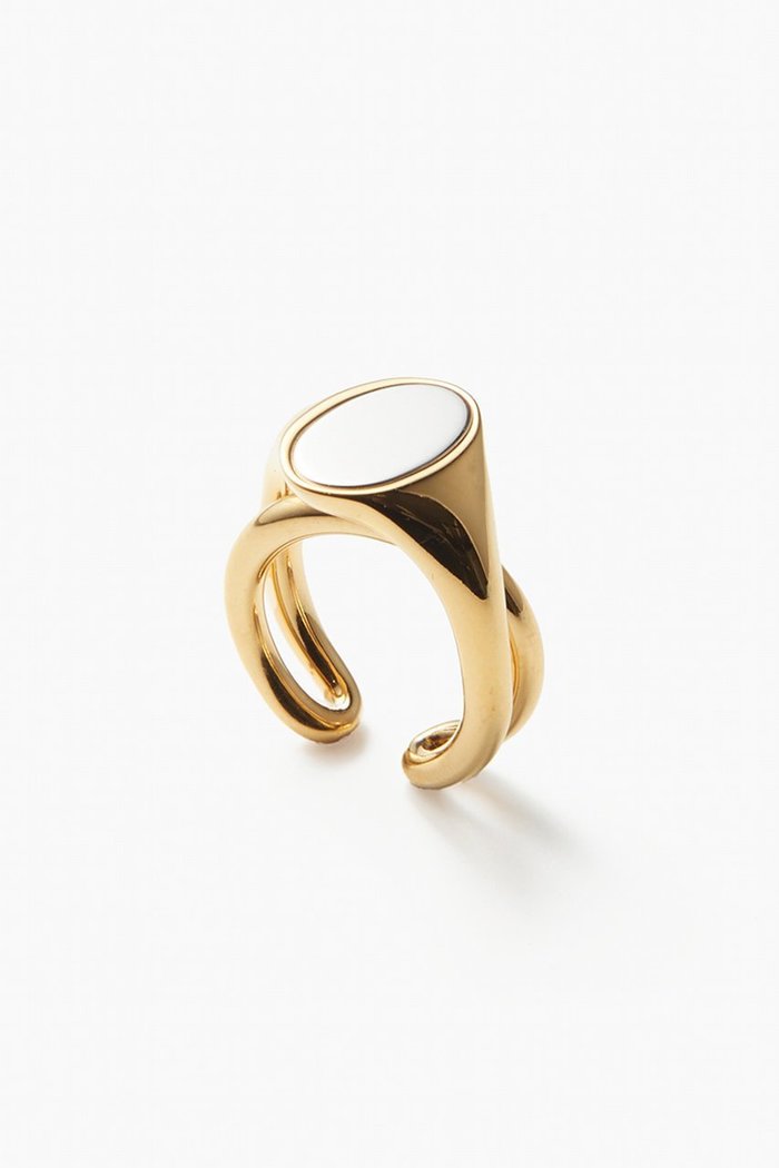 【エスケーパーズ アナザーワールド/ESCAPERS AN OTHER WORLD】の【Charlotte Chesnais】BAGUE CHEVALIERE INITIAL リング インテリア・キッズ・メンズ・レディースファッション・服の通販 founy(ファニー) https://founy.com/ ファッション Fashion レディースファッション Fashion for Women クラシカル Classical, Vintage-Inspired シンプル Simple, Minimal モダン Modern, Contemporary モチーフ Motif, Design Theme 新作・新入荷 New Arrivals / New In |ID: prp329100004764660 ipo3291000000034494477