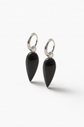 【エスケーパーズ アナザーワールド/ESCAPERS AN OTHER WORLD】の【SOPHIE BUHAI】Tiny Spear Hoops ピアス(オニキス) 人気、トレンドファッション・服の通販 founy(ファニー) ファッション Fashion レディースファッション Fashion for Women ジュエリー Jewelry ファッションリング Fashion Rings イヤリング・フープ・ドロップタイプ Hoop, Drop & Clip Earrings イヤリング Earrings エレガント 上品 Elegant シルバー Silver, Metallic Silver シンプル Simple, Minimal ドロップ Drop Shoulder, Dropped Style ハンド Hand, Handmade フープ Hoop, Hoop Earrings 新作・新入荷 New Arrivals / New In |ID:prp329100004764685