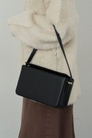 【ガリャルダガランテ/GALLARDAGALANTE】の【2.718】BOXショルダーバッグ 人気、トレンドファッション・服の通販 founy(ファニー) ファッション Fashion レディースファッション Fashion for Women バッグ Bags コンパクト Compact, Small Size シンプル Simple, Minimal スクエア Square, Square Shape スタイリッシュ Stylish, Fashionable トレンド Trend, Trending Now プレート Plate, Dish マグネット Magnet, Magnetic Closure メタル Metal, Metal Parts エレガント 上品 Elegant 新作・新入荷 New Arrivals / New In 楽ちん Easy Fit, Comfortable |ID:prp329100004764729