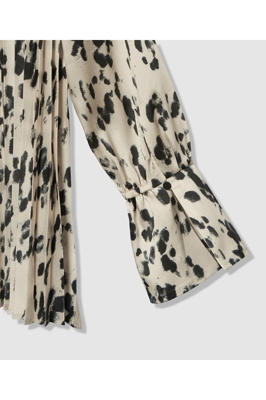 【アルアバイル/allureville】のOFFICINAバックプリーツブラウス 人気、トレンドファッション・服の通販 founy(ファニー) 　ファッション　Fashion　レディースファッション　Fashion for Women　トップス・カットソー　Cut & Sew Tops　シャツ・ブラウス・オフィスカジュアル　Elegant Blouses & Button-Ups　バッグ　Bags　2025年　2025　2025-2026秋冬・A/W　Autumn/Winter 2025–26 AW25–26　おすすめ　Recommended / Our Picks　クラシカル　Classical, Vintage-Inspired　スタイリッシュ　Stylish, Fashionable　スリーブ　Sleeve, Long Sleeve / Short Sleeve　フロント　Front, Front Design　プリント　Print, Printed Pattern　プリーツ　Pleats, Pleated　ボトム　Bottoms, Lower Wear　モノトーン　Monotone, Black and White　ロング　Long, Long-Length　エレガント 上品　Elegant　A/W・秋冬　Autumn/Winter　other-5|ID: prp329100004764778 ipo3291000000034495323