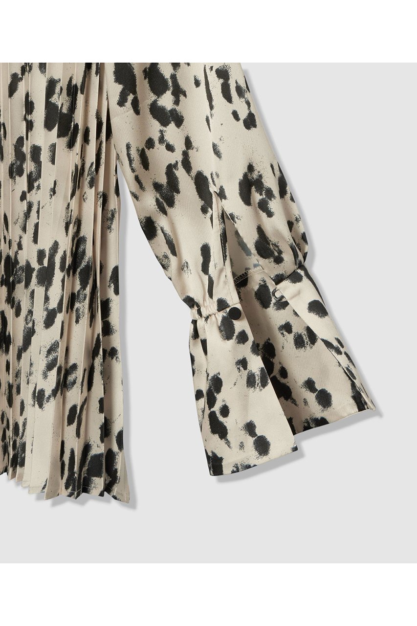 【アルアバイル/allureville】のOFFICINAバックプリーツブラウス 人気、トレンドファッション・服の通販 founy(ファニー) 　ファッション　Fashion　レディースファッション　Fashion for Women　トップス・カットソー　Cut & Sew Tops　シャツ・ブラウス・オフィスカジュアル　Elegant Blouses & Button-Ups　バッグ　Bags　2025年　2025　2025-2026秋冬・A/W　Autumn/Winter 2025–26 AW25–26　おすすめ　Recommended / Our Picks　クラシカル　Classical, Vintage-Inspired　スタイリッシュ　Stylish, Fashionable　スリーブ　Sleeve, Long Sleeve / Short Sleeve　フロント　Front, Front Design　プリント　Print, Printed Pattern　プリーツ　Pleats, Pleated　ボトム　Bottoms, Lower Wear　モノトーン　Monotone, Black and White　ロング　Long, Long-Length　エレガント 上品　Elegant　A/W・秋冬　Autumn/Winter　other-6|ID: prp329100004764778 ipo3291000000034495324