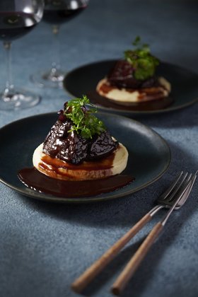 【アターブル! エピスリーフィン/A TABLE~EPICERIE FINE~ / GOODS】の国産牛ホホ肉の赤ワインブレゼ ~冬のごちそう仕立て~ 人気、トレンドファッション・服の通販 founy(ファニー) スペシャル Special, Limited Edition なめらか Smooth, Silky Texture 冬 Winter / This Winter ホリデーシーズン Holiday Season 新作・新入荷 New Arrivals / New In |ID:prp329100004768272