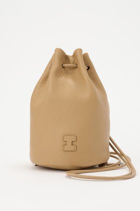 【イアクッチ/IACUCCI】 リド ドロストSD CERVO人気、トレンドファッション・服の通販 founy(ファニー) ファッション Fashion レディースファッション Fashion for Women バッグ Bags イタリア Italy コンパクト Compact, Small Size 巾着 Drawstring Bag, Kinchaku ハンカチ Handkerchief, Hanky バケツ Bucket, Bucket Style フォルム Silhouette, Form フロント Front, Front Design メタル Metal, Metal Parts モチーフ Motif, Design Theme ラップ Wrap, Wrap Design リップ Lip, Lip Motif リラックス Relax, Relaxed Fit おすすめ Recommended / Our Picks エレガント 上品 Elegant 新作・新入荷 New Arrivals / New In |ID:prp329100004770156