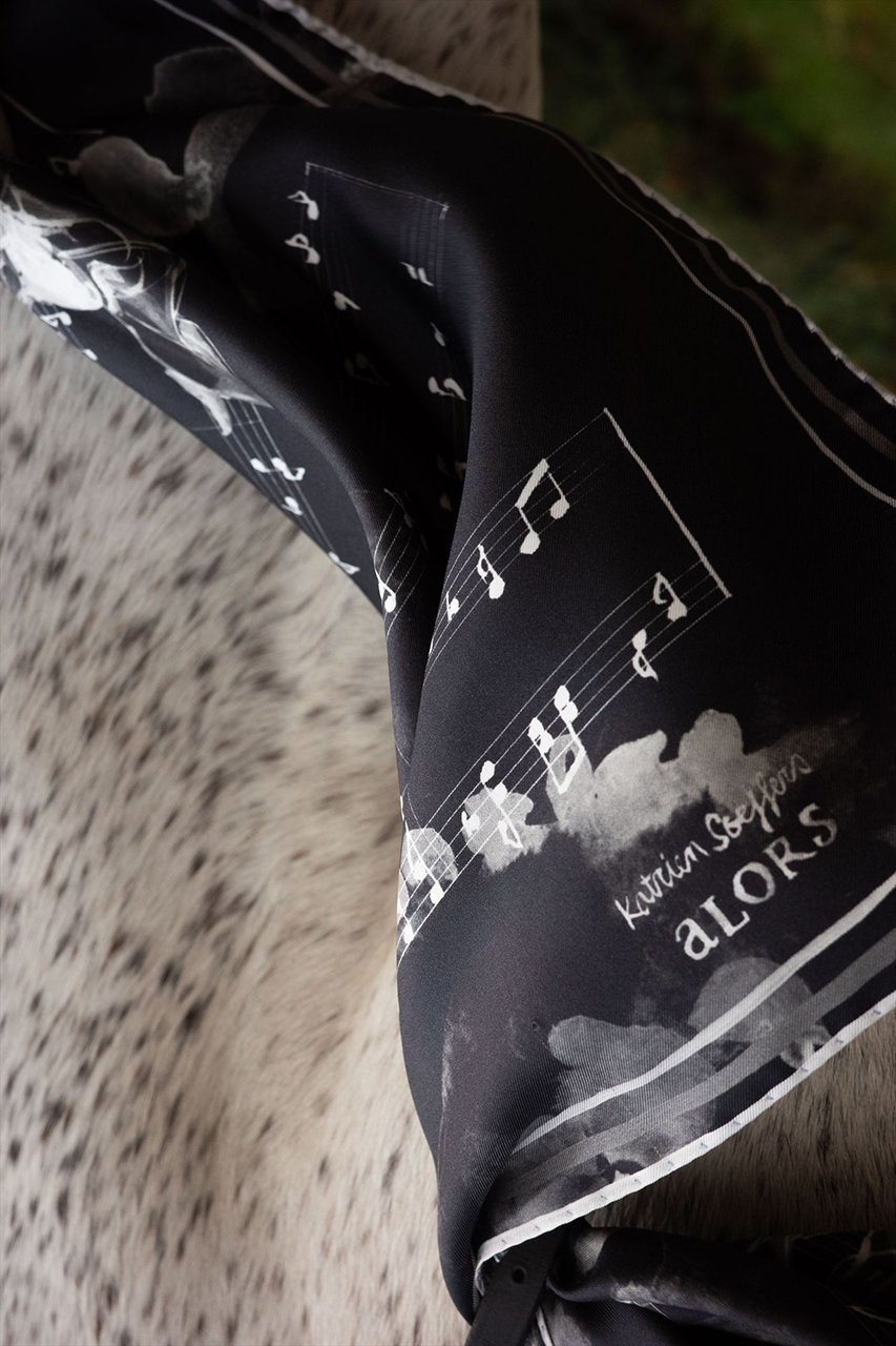 【アロー/aLORS】のCarre Cavaliers par Katrien Soeffers Cavaliers スカーフ 人気、トレンドファッション・服の通販 founy(ファニー) 　ファッション　Fashion　レディースファッション　Fashion for Women　ストール　Soft & Warm Scarves　マフラー・スヌード / 冬小物の定番　Scarves & Mufflers　なめらか　Smooth, Silky Texture　イタリア　Italy　ウォーター　Water　シルク　Silk, 100% Silk　スカーフ　Scarf, Neckwear　ストール　Stole, Wrap　マフラー　Scarf, Muffler　モチーフ　Motif, Design Theme　エレガント 上品　Elegant　other-6|ID: prp329100004771174 ipo3291000000035772421