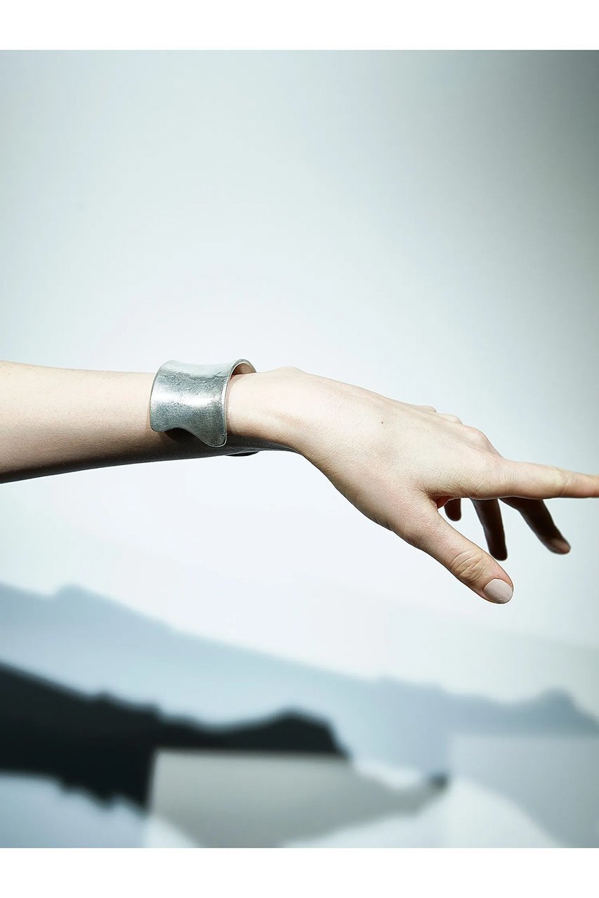 【ジジ/GIGI】のLuna solid cuff ブレスレット 人気、トレンドファッション・服の通販 founy(ファニー) ファッション Fashion レディースファッション Fashion for Women ジュエリー Jewelry チェーン&カフブレスレット Cuff & Chain Bracelets バングル・カフブレスレット Bangles & Cuff Bracelets 2025年 2025 2025-2026秋冬・A/W Autumn/Winter 2025–26 AW25–26 シンプル Simple, Minimal ジュエリー Jewelry, Accessories テクスチャー Texture, Textured Fabric フィット Fit, Slim Fit ブレスレット Bracelet, Wristband A/W・秋冬 Autumn/Winter other-2|ID: prp329100004773585 ipo3291000000034594071