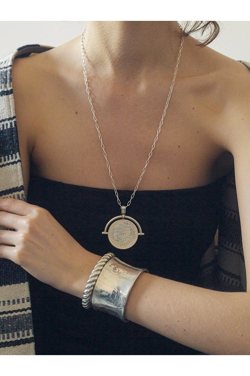 【ジジ/GIGI】のLuna solid cuff ブレスレット 人気、トレンドファッション・服の通販 founy(ファニー) ファッション Fashion レディースファッション Fashion for Women ジュエリー Jewelry チェーン&カフブレスレット Cuff & Chain Bracelets バングル・カフブレスレット Bangles & Cuff Bracelets 2025年 2025 2025-2026秋冬・A/W Autumn/Winter 2025–26 AW25–26 シンプル Simple, Minimal ジュエリー Jewelry, Accessories テクスチャー Texture, Textured Fabric フィット Fit, Slim Fit ブレスレット Bracelet, Wristband A/W・秋冬 Autumn/Winter other-6|ID: prp329100004773585 ipo3291000000034594075