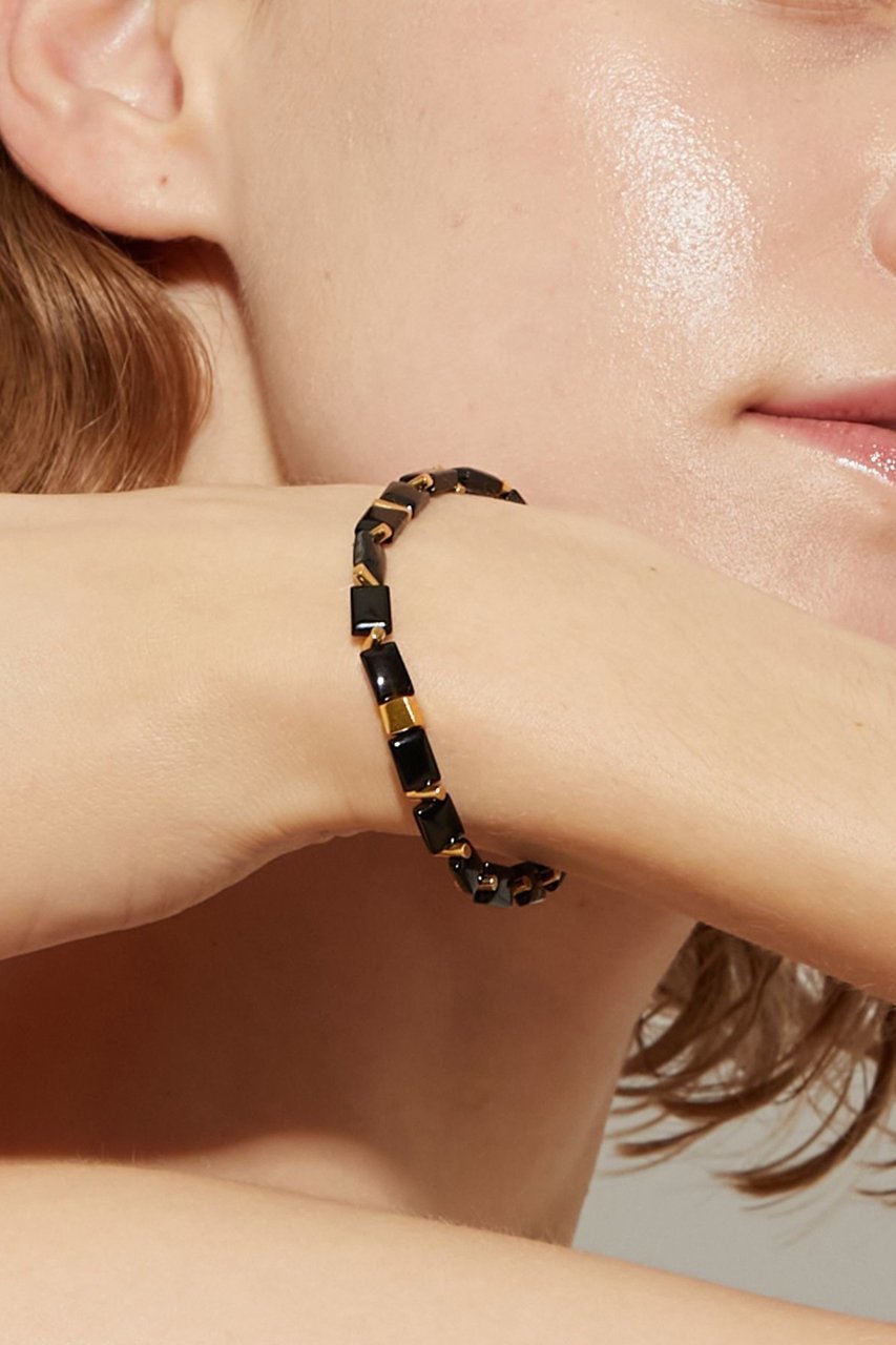 【アルティーダ ウード/ARTIDA OUD】の【11/27 0:00販売開始】amulette 「邪気を払い目標達成へ繋げる」オニキス ガムシェイプ ブレスレット 人気、トレンドファッション・服の通販 founy(ファニー) ファッション Fashion レディースファッション Fashion for Women ジュエリー Jewelry チェーン&カフブレスレット Cuff & Chain Bracelets バングル・カフブレスレット Bangles & Cuff Bracelets インド Indian Textile シェイプ Shape, Slim Fit ブレスレット Bracelet, Wristband おすすめ Recommended / Our Picks 新作・新入荷 New Arrivals / New In other-2|ID: prp329100004775359 ipo3291000000034614905