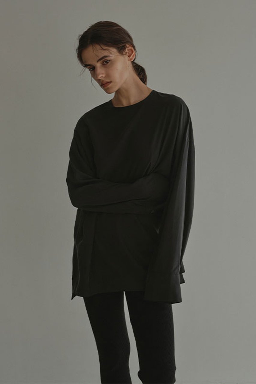 【エトレトウキョウ/ETRE TOKYO】のクルーネックオーバーサイズプルオーバー インテリア・キッズ・メンズ・レディースファッション・服の通販 founy(ファニー) ファッション Fashion レディースファッション Fashion for Women トップス・カットソー Cut & Sew Tops シャツ・ブラウス・オフィスカジュアル Elegant Blouses & Button-Ups カジュアルプルオーバー・ニットトップス Pullovers & Knit Tops / Casual Pullovers とろみ Fluid, Flowy Fabric なめらか Smooth, Silky Texture カフス Cuff Design シンプル Simple, Minimal スリット Slit, Slit Detail スリーブ Sleeve, Long Sleeve / Short Sleeve バランス Balance, Style Balance ボトム Bottoms, Lower Wear ロング Long, Long-Length 新作・新入荷 New Arrivals / New In ブラック|ID: prp329100004776490 ipo3291000000034627052