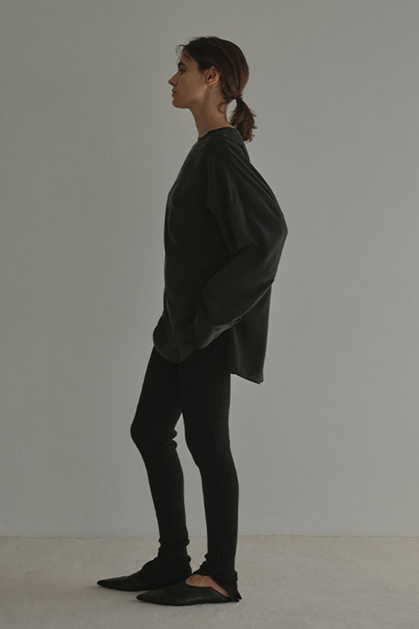 【エトレトウキョウ/ETRE TOKYO】のクルーネックオーバーサイズプルオーバー 人気、トレンドファッション・服の通販 founy(ファニー) ファッション Fashion レディースファッション Fashion for Women トップス・カットソー Cut & Sew Tops シャツ・ブラウス・オフィスカジュアル Elegant Blouses & Button-Ups カジュアルプルオーバー・ニットトップス Pullovers & Knit Tops / Casual Pullovers とろみ Fluid, Flowy Fabric なめらか Smooth, Silky Texture カフス Cuff Design シンプル Simple, Minimal スリット Slit, Slit Detail スリーブ Sleeve, Long Sleeve / Short Sleeve バランス Balance, Style Balance ボトム Bottoms, Lower Wear ロング Long, Long-Length 新作・新入荷 New Arrivals / New In other-5|ID: prp329100004776490 ipo3291000000034627056