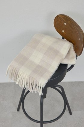 【ガリャルダガランテ/GALLARDAGALANTE】 ブークレーチェックストール人気、トレンドファッション・服の通販 founy(ファニー) ファッション Fashion レディースファッション Fashion for Women ストール Soft & Warm Scarves マフラー・スヌード / 冬小物の定番 Scarves & Mufflers ストール Stole, Wrap チェック Check, Plaid, Tartan マフラー Scarf, Muffler エレガント 上品 Elegant 新作・新入荷 New Arrivals / New In 防寒 Cold Protection, Winter-Ready |ID:prp329100004776503