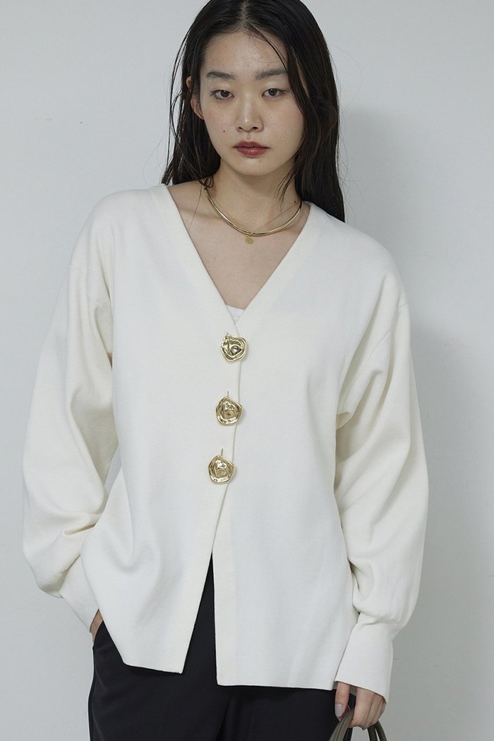 【ガリャルダガランテ/GALLARDAGALANTE】のビジューVネックカーディガン インテリア・キッズ・メンズ・レディースファッション・服の通販 founy(ファニー) https://founy.com/ ファッション Fashion レディースファッション Fashion for Women トップス・カットソー Cut & Sew Tops ニット Knit Tops & Sweaters カーディガン・羽織り Layered Style Cardigans Vネックトップス V-Neck Tops / V-Cut Neckline Shirts カーディガン Cardigan, Knitwear ビジュー Bijou, Jewel-like Accent 新作・新入荷 New Arrivals / New In |ID: prp329100004776508 ipo3291000000034627196