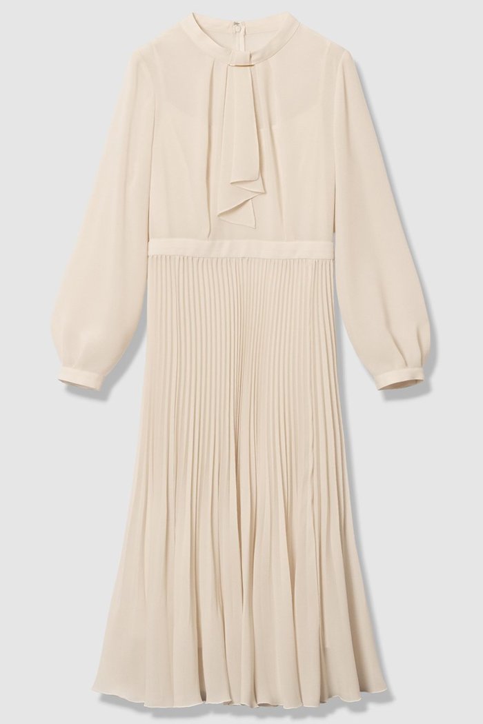 【アナイ/ANAYI】の【Eternal Line 2026】シアードビープリーツボウ ワンピース インテリア・キッズ・メンズ・レディースファッション・服の通販 founy(ファニー) https://founy.com/ ファッション Fashion レディースファッション Fashion for Women ワンピース Dresses チュニック Tunic Tops & Dresses 2025年 2025 2025-2026秋冬・A/W Autumn/Winter 2025–26 AW25–26 オケージョン Occasion Wear キャミソール Camisole, Spaghetti Strap Top シアー Sheer, See-Through スカーフ Scarf, Neckwear チュニック Tunic, Long Top プリーツ Pleats, Pleated ペチコート Petticoat, Underskirt メタル Metal, Metal Parts ロング Long, Long-Length エレガント 上品 Elegant A/W・秋冬 Autumn/Winter 長袖 Long Sleeve, Full Sleeve |ID: prp329100004776586 ipo3291000000034627843