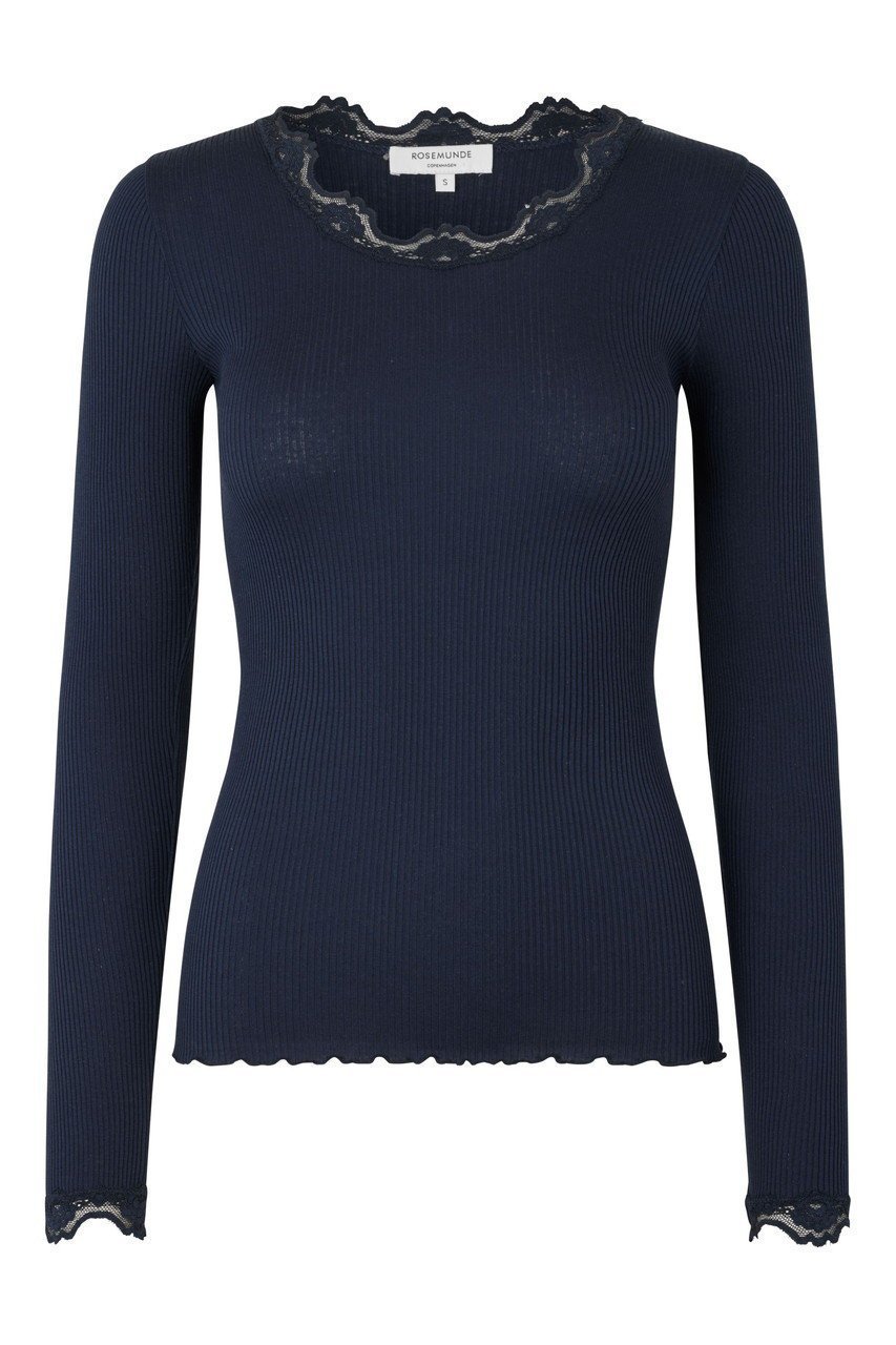 【ロサムンド/ROSEMUNDE】のレース付き クルーネックプルオーバー シルクコットン インテリア・キッズ・メンズ・レディースファッション・服の通販 founy(ファニー) ファッション Fashion レディースファッション Fashion for Women トップス・カットソー Cut & Sew Tops シャツ・ブラウス・オフィスカジュアル Elegant Blouses & Button-Ups ロングTシャツ・Tシャツ Longline T-Shirts & Tees カジュアルプルオーバー・ニットトップス Pullovers & Knit Tops / Casual Pullovers カットソー・ベーシックTシャツ Cut-and-Sewn Tops / Stretch Tees & Basics インナー Innerwear シルク Silk, 100% Silk スリーブ Sleeve, Long Sleeve / Short Sleeve レース Lace, Lace Fabric ロング Long, Long-Length 再入荷 Restock / Back in Stock ネイビー|ID: prp329100004776619 ipo3291000000034628301