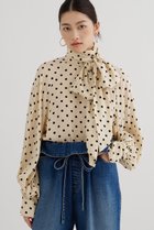 【ウィムガゼット/Whim Gazette】のドットボウタイブラウス 人気、トレンドファッション・服の通販 founy(ファニー) ファッション Fashion レディースファッション Fashion for Women トップス・カットソー Cut & Sew Tops シャツ・ブラウス・オフィスカジュアル Elegant Blouses & Button-Ups 2025年 2025 2025-2026秋冬・A/W Autumn/Winter 2025–26 AW25–26 とろみ Fluid, Flowy Fabric なめらか Smooth, Silky Texture キュプラ Cupro, Eco Fabric クラシカル Classical, Vintage-Inspired スリーブ Sleeve, Long Sleeve / Short Sleeve ドット Polka Dot, Dot Pattern プリント Print, Printed Pattern リラックス Relax, Relaxed Fit ロング Long, Long-Length ワイド Wide, Wide Fit エレガント 上品 Elegant A/W・秋冬 Autumn/Winter thumbnail ベージュ|ID: prp329100004777354 ipo3291000000034639236