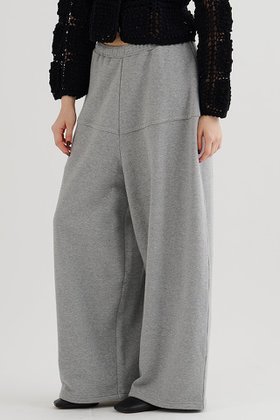 【ウィムガゼット/Whim Gazette】の裏毛バレルパンツ 人気、トレンドファッション・服の通販 founy(ファニー) ファッション Fashion レディースファッション Fashion for Women パンツ Pants & Trousers 2026年 2026 おすすめ Recommended / Our Picks スウェット / スエット Sweatshirt, Sweatwear セットアップ Set-Up, Coordinated Outfit フリル Frill, Ruffle リラックス Relax, Relaxed Fit エレガント 上品 Elegant 夏 Summer 日本製 Made In Japan 春 Spring S/S・春夏 SS, Spring/Summer, Warm Season |ID:prp329100004777360