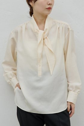 【ガリャルダガランテ/GALLARDAGALANTE】の【HERITANOVUM】スカーフカラーシャツ 人気、トレンドファッション・服の通販 founy(ファニー) ファッション Fashion レディースファッション Fashion for Women トップス・カットソー Cut & Sew Tops シャツ・ブラウス・オフィスカジュアル Elegant Blouses & Button-Ups とろみ Fluid, Flowy Fabric ギャザー Gathered, Ruffled スカーフ Scarf, Neckwear スリーブ Sleeve, Long Sleeve / Short Sleeve ベーシック Basic, Essential ロング Long, Long-Length 再入荷 Restock / Back in Stock |ID:prp329100004778107