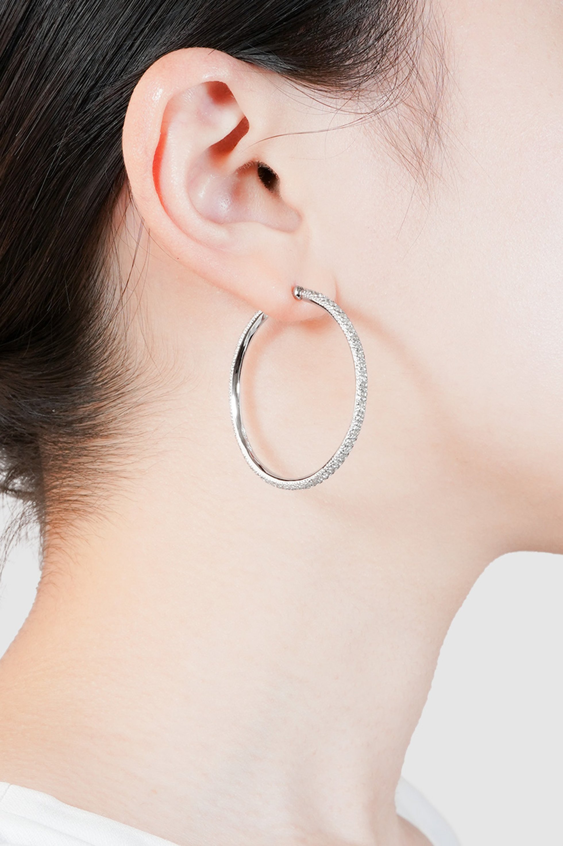 【アヤミ ジュエリー/AYAMI jewelry】のPave Big Hoop ピアス 人気、トレンドファッション・服の通販 founy(ファニー) ファッション Fashion レディースファッション Fashion for Women ジュエリー Jewelry ファッションリング Fashion Rings イヤリング・フープ・ドロップタイプ Hoop, Drop & Clip Earrings イヤリング Earrings コレクション Collection, Seasonal Line スタンダード Standard, Basic 人気 Popular, Best Seller other-3|ID: prp329100004779374 ipo3291000000036087099