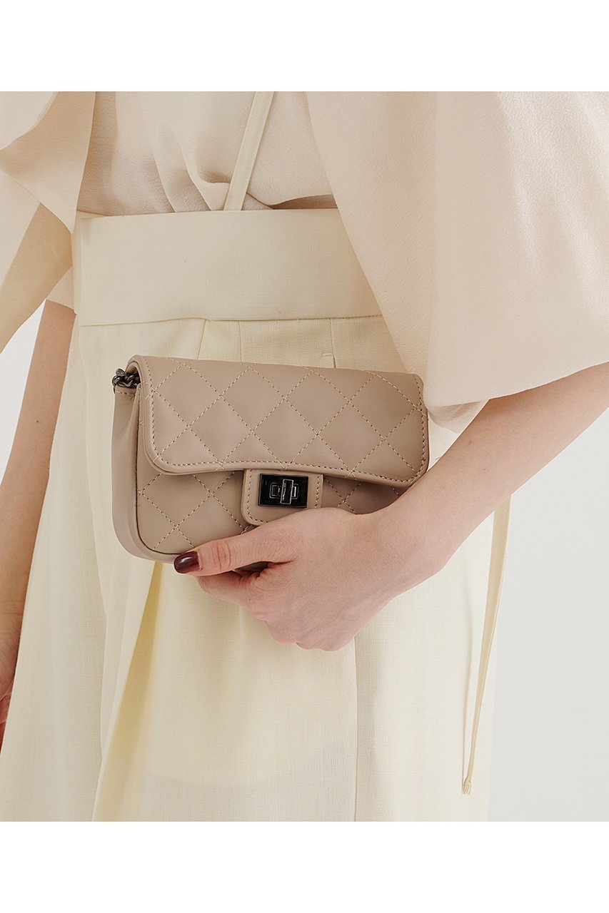 【ウィムガゼット/Whim Gazette】の【Hoaw.】チェーンミニバッグ インテリア・キッズ・メンズ・レディースファッション・服の通販 founy(ファニー) 　ファッション　Fashion　レディースファッション　Fashion for Women　バッグ　Bags　アクセサリー　Fashion Accessories　春　Spring　キルティング　Quilted, Quilting　クール　Cool, Chic　シューズ　Shoes, Footwear　チェーン　Chain, Chain Strap　チャーム　Charm, Pendant　ワンポイント　One Point, Statement Accent　S/S・春夏　SS, Spring/Summer, Warm Season　おすすめ　Recommended / Our Picks　夏　Summer　2026年　2026　ベージュ|ID: prp329100004782596 ipo3291000000034705881