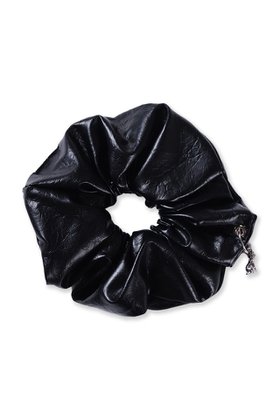 【ヘイップ/heyep】のCat Charm Faux Leather Scrunchie 人気、トレンドファッション・服の通販 founy(ファニー) ファッション Fashion レディースファッション Fashion for Women シュシュ&ヘアアクセ/ヘアアレンジ Scrunchies & Hair Accessories 2026年 2026 アクセサリー Fashion Accessories シンプル Simple, Minimal フェイクレザー Faux Leather, PU Leather 夏 Summer 春 Spring S/S・春夏 SS, Spring/Summer, Warm Season |ID:prp329100004789483