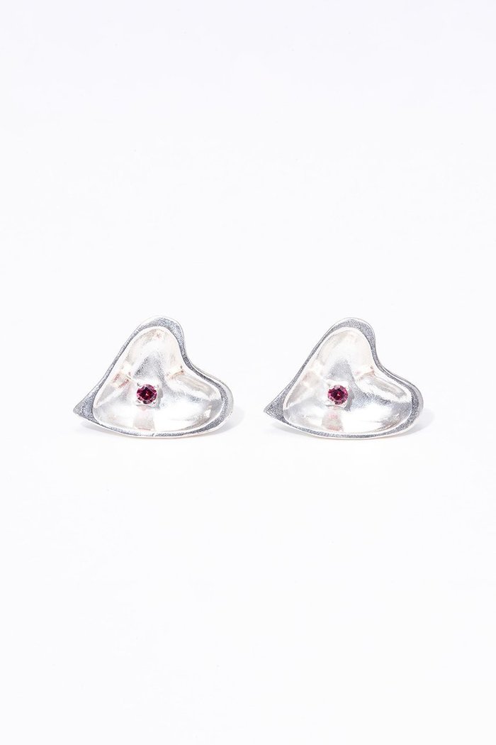 【メゾンドパルス/MAISON DPULSE】のStone heart ピアス インテリア・キッズ・メンズ・レディースファッション・服の通販 founy(ファニー) https://founy.com/ ファッション Fashion レディースファッション Fashion for Women ジュエリー Jewelry ファッションリング Fashion Rings イヤリング・フープ・ドロップタイプ Hoop, Drop & Clip Earrings イヤリング Earrings シルバー Silver, Metallic Silver スタイリッシュ Stylish, Fashionable ストーン Stone, Gem-Like チェーン Chain, Chain Strap |ID: prp329100004796138 ipo3291000000034796587