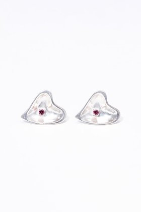 【メゾンドパルス/MAISON DPULSE】のStone heart ピアス 人気、トレンドファッション・服の通販 founy(ファニー) ファッション Fashion レディースファッション Fashion for Women ジュエリー Jewelry ファッションリング Fashion Rings イヤリング・フープ・ドロップタイプ Hoop, Drop & Clip Earrings イヤリング Earrings シルバー Silver, Metallic Silver スタイリッシュ Stylish, Fashionable ストーン Stone, Gem-Like チェーン Chain, Chain Strap |ID:prp329100004796138