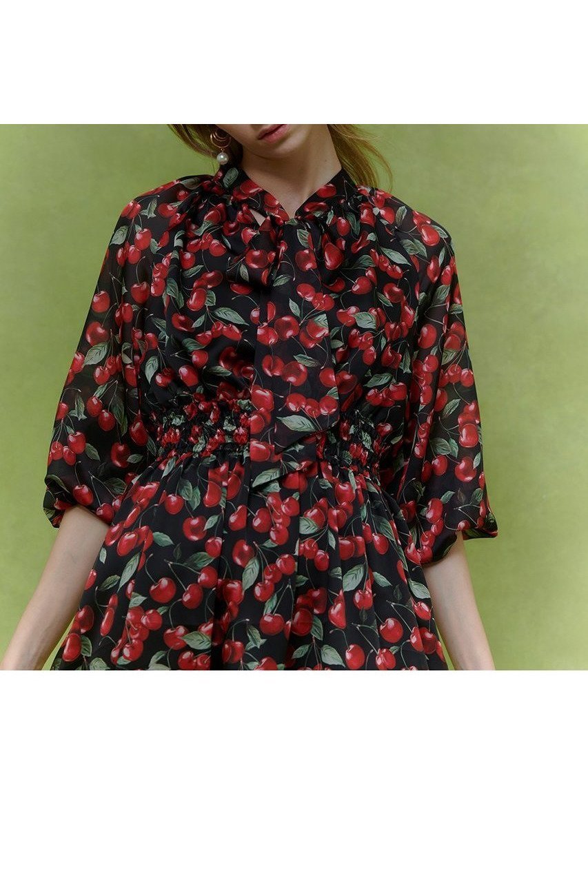 【アルアバイル/allureville】の【LOULOU WILLOUGHBY】LISAチェリープリント リボンワンピース 人気、トレンドファッション・服の通販 founy(ファニー) ファッション Fashion レディースファッション Fashion for Women ワンピース Dresses チュニック Tunic Tops & Dresses 2026年 2026 なめらか Smooth, Silky Texture サテン Satin, Glossy Fabric シャーリング Shirring, Ruched ジョーゼット Georgette, Semi-Sheer Fabric チェリー Cherry, Cherry Pattern チュニック Tunic, Long Top ブラウジング Blouson Silhouette, Cinched Waist プリント Print, Printed Pattern ベーシック Basic, Essential リボン Ribbon, Bow ロング Long, Long-Length 夏 Summer 春 Spring S/S・春夏 SS, Spring/Summer, Warm Season other-7|ID: prp329100004798602 ipo3291000000034816752