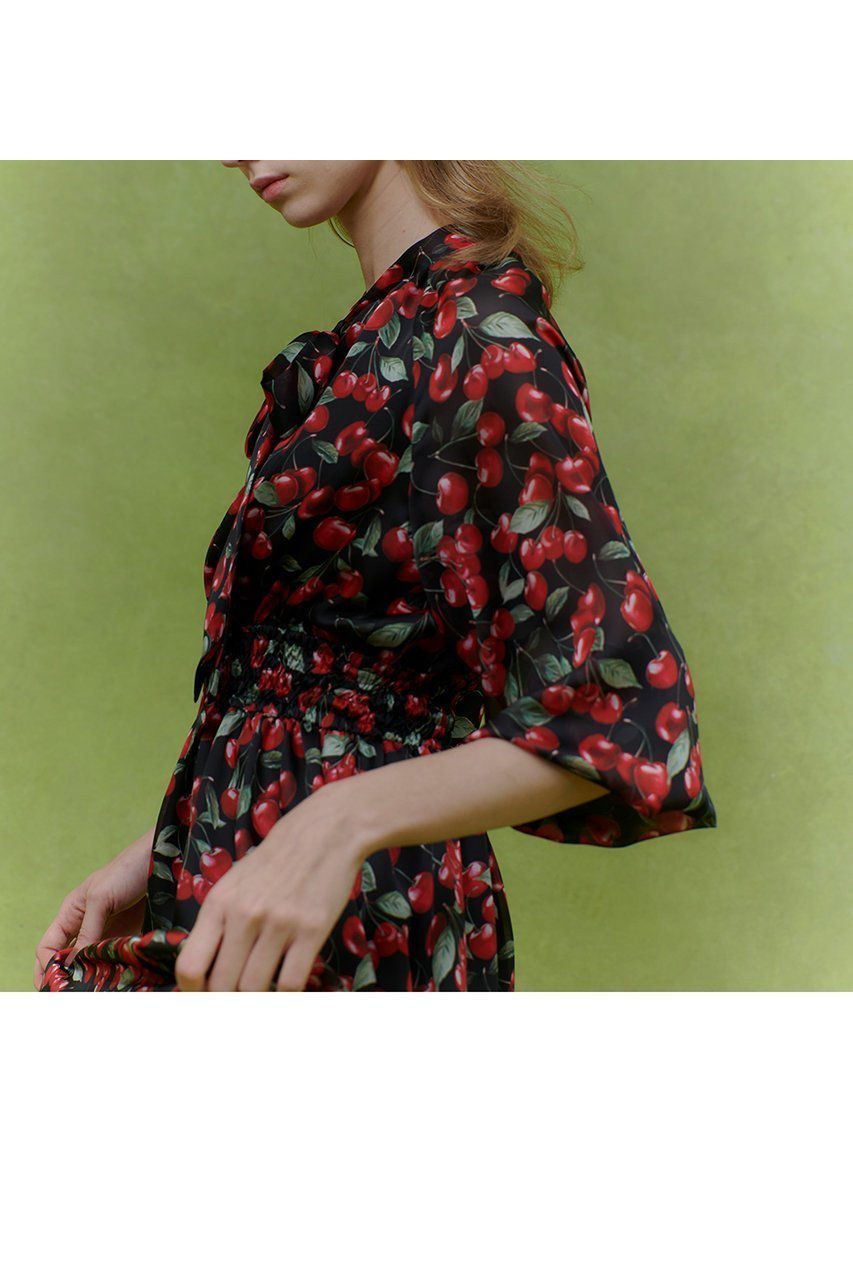 【アルアバイル/allureville】の【LOULOU WILLOUGHBY】LISAチェリープリント リボンワンピース 人気、トレンドファッション・服の通販 founy(ファニー) ファッション Fashion レディースファッション Fashion for Women ワンピース Dresses チュニック Tunic Tops & Dresses 2026年 2026 なめらか Smooth, Silky Texture サテン Satin, Glossy Fabric シャーリング Shirring, Ruched ジョーゼット Georgette, Semi-Sheer Fabric チェリー Cherry, Cherry Pattern チュニック Tunic, Long Top ブラウジング Blouson Silhouette, Cinched Waist プリント Print, Printed Pattern ベーシック Basic, Essential リボン Ribbon, Bow ロング Long, Long-Length 夏 Summer 春 Spring S/S・春夏 SS, Spring/Summer, Warm Season other-8|ID: prp329100004798602 ipo3291000000034816754