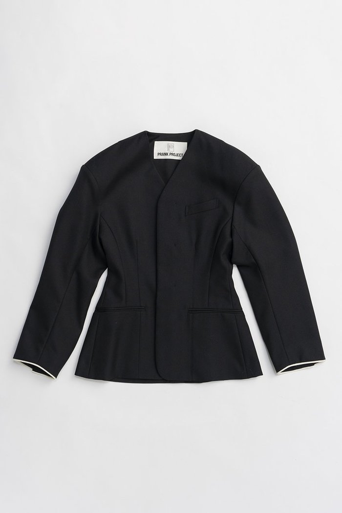 【プランク プロジェクト/PRANK PROJECT】のラウンドショルダーノーカラージャケット インテリア・キッズ・メンズ・レディースファッション・服の通販 founy(ファニー) https://founy.com/ ファッション Fashion レディースファッション Fashion for Women アウター Coat / Outerwear Collection レディースジャケット・軽アウター Jackets ノーカラージャケット / シンプル上品コーデ Collarless Jackets 2026年 2026 おすすめ Recommended / Our Picks なめらか Smooth, Silky Texture カッティング Cutting Detail シェイプ Shape, Slim Fit ジャケット Jacket, Outerwear セットアップ Set-Up, Coordinated Outfit デニム Denim, Jeans Material フォルム Silhouette, Form ボンディング Bonding, Bonded Fabric 夏 Summer 春 Spring S/S・春夏 SS, Spring/Summer, Warm Season |ID: prp329100004800121 ipo3291000000034826198