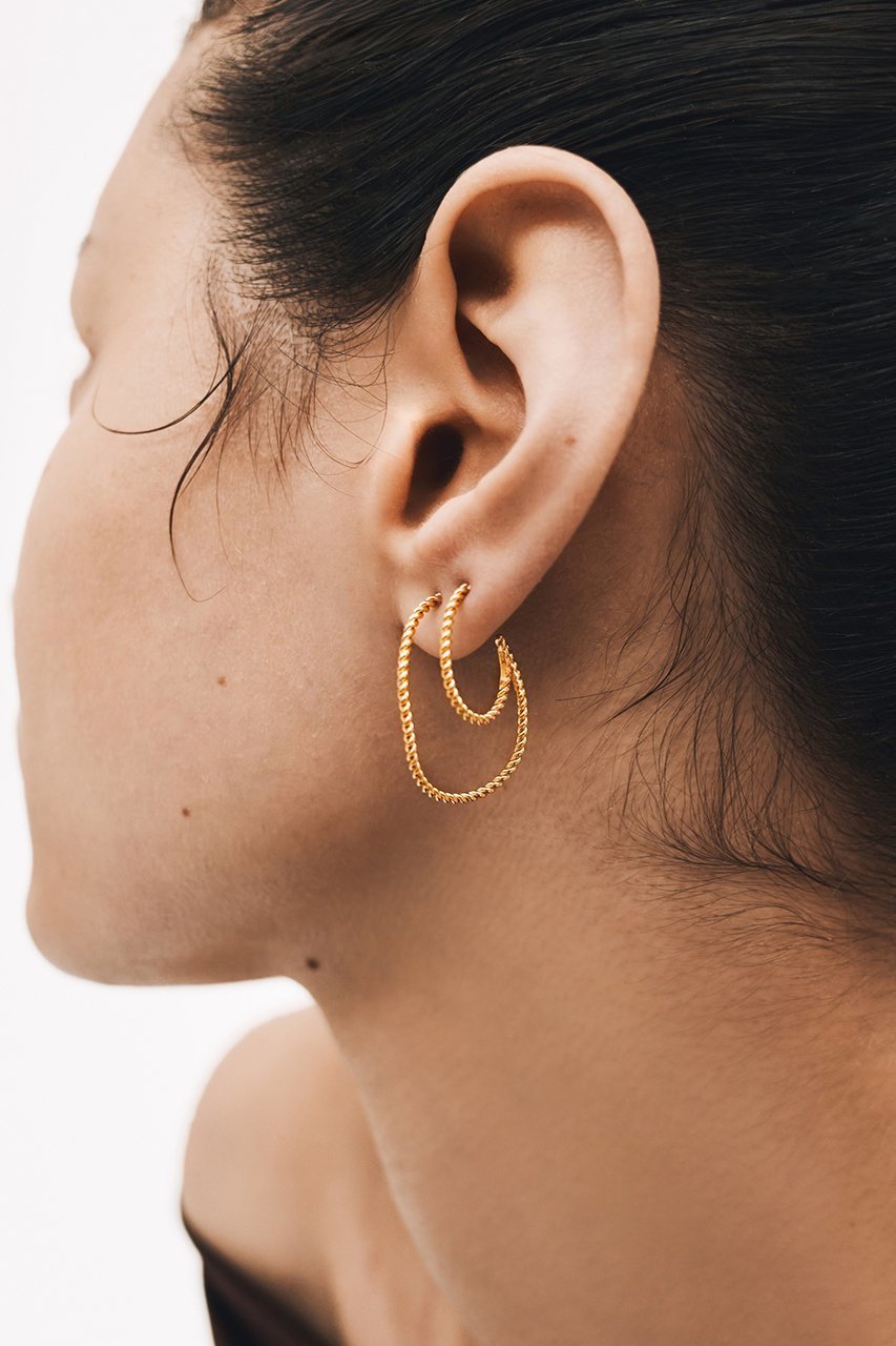 【バージュエリー/BAR Jewellery】のTWISTED ELONGATED HOOP ピアス 人気、トレンドファッション・服の通販 founy(ファニー) ファッション Fashion レディースファッション Fashion for Women ジュエリー Jewelry ファッションリング Fashion Rings イヤリング・フープ・ドロップタイプ Hoop, Drop & Clip Earrings 2026年 2026 イヤリング Earrings シンプル Simple, Minimal バタフライ Butterfly, Butterfly Motif モダン Modern, Contemporary ワイヤー Wire, Wired Bra 夏 Summer 春 Spring S/S・春夏 SS, Spring/Summer, Warm Season other-2|ID: prp329100004802727 ipo3291000000036138145