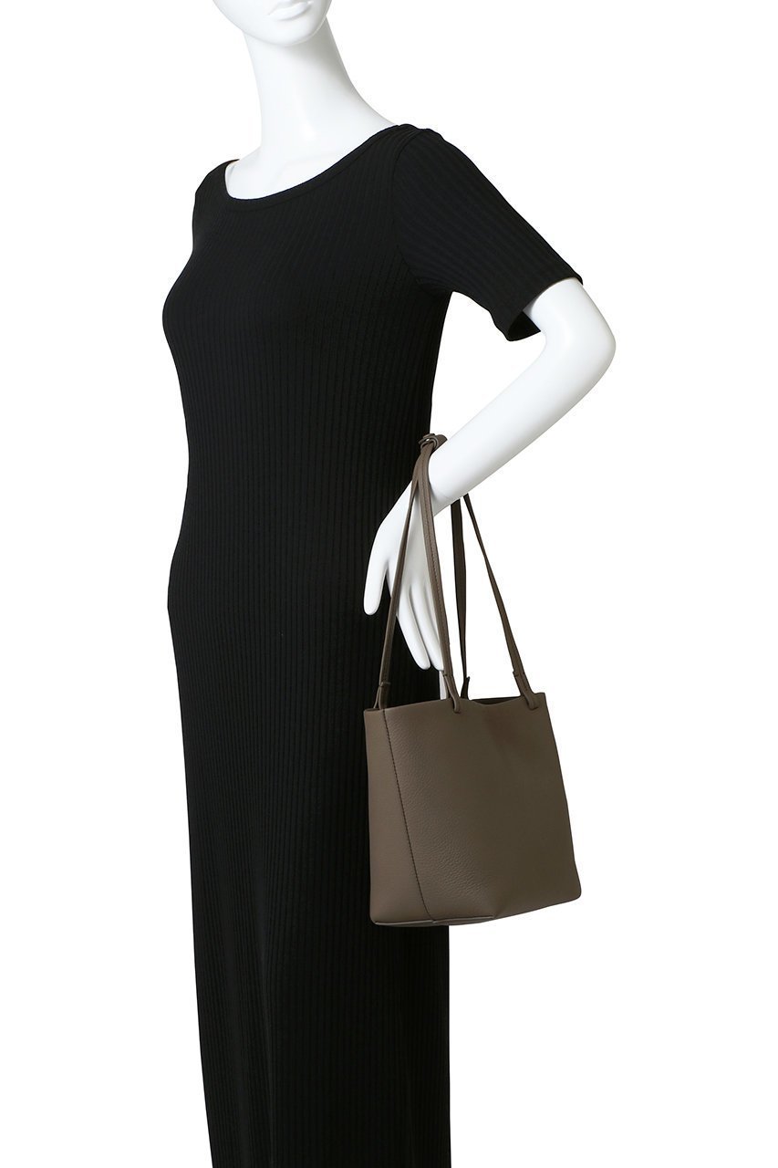 【ザ ロウ/THE ROW】のMEDIUM PARK TOTE 人気、トレンドファッション・服の通販 founy(ファニー) ファッション Fashion レディースファッション Fashion for Women バッグ Bags 2026年 2026 シンプル Simple, Minimal スマート Smart, Elegant エレガント 上品 Elegant 夏 Summer 春 Spring S/S・春夏 SS, Spring/Summer, Warm Season other-2|ID: prp329100004802742 ipo3291000000034845267