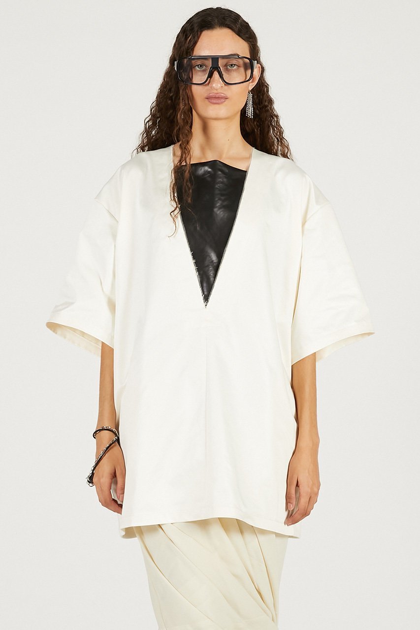 【プランク プロジェクト/PRANK PROJECT】のレザーライクオーバーT 人気、トレンドファッション・服の通販 founy(ファニー) ファッション Fashion レディースファッション Fashion for Women トップス・カットソー Cut & Sew Tops シャツ・ブラウス・オフィスカジュアル Elegant Blouses & Button-Ups ロングTシャツ・Tシャツ Longline T-Shirts & Tees カットソー・ベーシックTシャツ Cut-and-Sewn Tops / Stretch Tees & Basics カッティング Cutting Detail サテン Satin, Glossy Fabric スリーブ Sleeve, Long Sleeve / Short Sleeve タンブラー Tumbler, Travel Mug チュール Tulip, Tulip Motif フェイクレザー Faux Leather, PU Leather ロング Long, Long-Length エレガント 上品 Elegant 再入荷 Restock / Back in Stock other-7|ID: prp329100004802787 ipo3291000000036022711