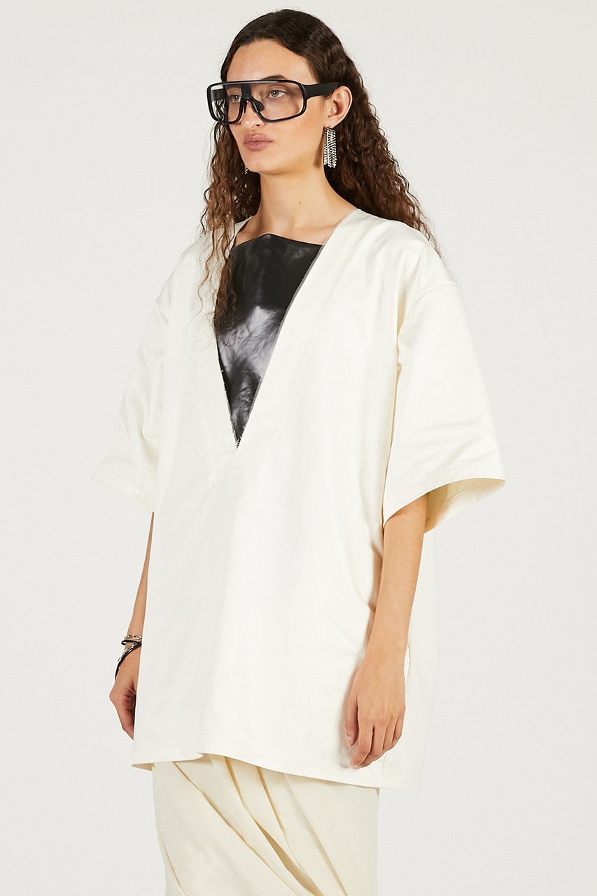 【プランク プロジェクト/PRANK PROJECT】のレザーライクオーバーT 人気、トレンドファッション・服の通販 founy(ファニー) ファッション Fashion レディースファッション Fashion for Women トップス・カットソー Cut & Sew Tops シャツ・ブラウス・オフィスカジュアル Elegant Blouses & Button-Ups ロングTシャツ・Tシャツ Longline T-Shirts & Tees カットソー・ベーシックTシャツ Cut-and-Sewn Tops / Stretch Tees & Basics カッティング Cutting Detail サテン Satin, Glossy Fabric スリーブ Sleeve, Long Sleeve / Short Sleeve タンブラー Tumbler, Travel Mug チュール Tulip, Tulip Motif フェイクレザー Faux Leather, PU Leather ロング Long, Long-Length エレガント 上品 Elegant 再入荷 Restock / Back in Stock other-8|ID: prp329100004802787 ipo3291000000036022712