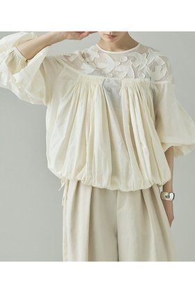 【カレンソロジー/Curensology】 バードシシュウブラウス人気、トレンドファッション・服の通販 founy(ファニー) ファッション Fashion レディースファッション Fashion for Women トップス・カットソー Cut & Sew Tops シャツ・ブラウス・オフィスカジュアル Elegant Blouses & Button-Ups 2026年 2026 インド Indian Textile オーガンジー Organza Fabric ショート Short, Short Length シルク Silk, 100% Silk スリーブ Sleeve, Long Sleeve / Short Sleeve ハンド Hand, Handmade バランス Balance, Style Balance リボン Ribbon, Bow エレガント 上品 Elegant 夏 Summer 春 Spring S/S・春夏 SS, Spring/Summer, Warm Season |ID:prp329100004807450