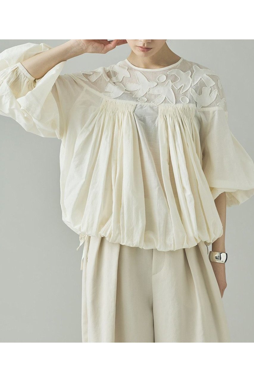 【カレンソロジー/Curensology】のバードシシュウブラウス インテリア・キッズ・メンズ・レディースファッション・服の通販 founy(ファニー) 　ファッション　Fashion　レディースファッション　Fashion for Women　トップス・カットソー　Cut & Sew Tops　シャツ・ブラウス・オフィスカジュアル　Elegant Blouses & Button-Ups　2026年　2026　インド　Indian Textile　オーガンジー　Organza Fabric　ショート　Short, Short Length　シルク　Silk, 100% Silk　スリーブ　Sleeve, Long Sleeve / Short Sleeve　ハンド　Hand, Handmade　バランス　Balance, Style Balance　リボン　Ribbon, Bow　エレガント 上品　Elegant　夏　Summer　春　Spring　S/S・春夏　SS, Spring/Summer, Warm Season　ホワイト|ID: prp329100004807450 ipo3291000000034885607