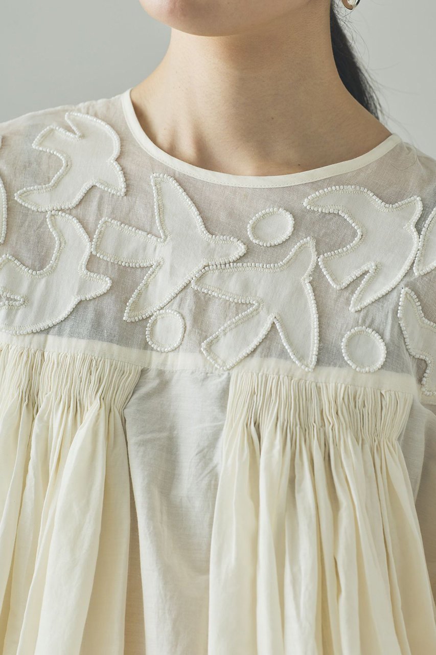 【カレンソロジー/Curensology】のバードシシュウブラウス 人気、トレンドファッション・服の通販 founy(ファニー) 　ファッション　Fashion　レディースファッション　Fashion for Women　トップス・カットソー　Cut & Sew Tops　シャツ・ブラウス・オフィスカジュアル　Elegant Blouses & Button-Ups　2026年　2026　インド　Indian Textile　オーガンジー　Organza Fabric　ショート　Short, Short Length　シルク　Silk, 100% Silk　スリーブ　Sleeve, Long Sleeve / Short Sleeve　ハンド　Hand, Handmade　バランス　Balance, Style Balance　リボン　Ribbon, Bow　エレガント 上品　Elegant　夏　Summer　春　Spring　S/S・春夏　SS, Spring/Summer, Warm Season　other-8|ID: prp329100004807450 ipo3291000000035445152