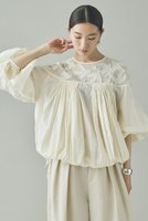 【カレンソロジー/Curensology】のバードシシュウブラウス 人気、トレンドファッション・服の通販 founy(ファニー) ファッション Fashion レディースファッション Fashion for Women トップス・カットソー Cut & Sew Tops シャツ・ブラウス・オフィスカジュアル Elegant Blouses & Button-Ups 2026年 2026 インド Indian Textile オーガンジー Organza Fabric ショート Short, Short Length シルク Silk, 100% Silk スリーブ Sleeve, Long Sleeve / Short Sleeve ハンド Hand, Handmade バランス Balance, Style Balance リボン Ribbon, Bow エレガント 上品 Elegant 夏 Summer 春 Spring S/S・春夏 SS, Spring/Summer, Warm Season |ID:prp329100004807450