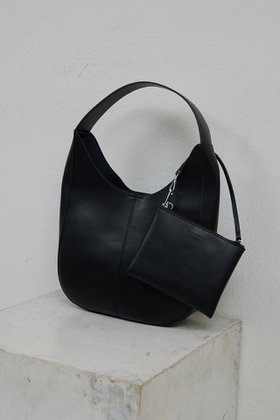 【ガリャルダガランテ/GALLARDAGALANTE】 【WEB限定】ポーチ付ワンショルダーバッグ人気、トレンドファッション・服の通販 founy(ファニー) ファッション Fashion レディースファッション Fashion for Women バッグ Bags ポーチ&ミニバッグ Pouches & Mini Bags 2026年 2026 シンプル Simple, Minimal ポーチ Pouch, Small Case ワンポイント One Point, Statement Accent 夏 Summer 春 Spring S/S・春夏 SS, Spring/Summer, Warm Season 軽量 Lightweight, Ultra Light |ID:prp329100004808697