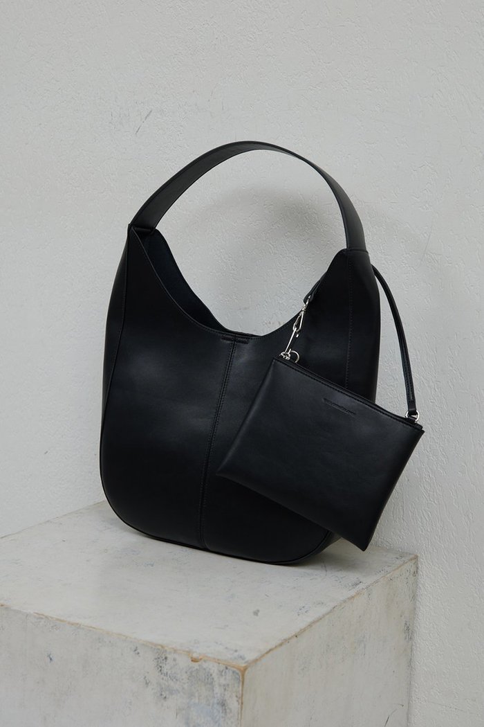 【ガリャルダガランテ/GALLARDAGALANTE】の【WEB限定】ポーチ付ワンショルダーバッグ インテリア・キッズ・メンズ・レディースファッション・服の通販 founy(ファニー) https://founy.com/ ファッション Fashion レディースファッション Fashion for Women バッグ Bags ポーチ&ミニバッグ Pouches & Mini Bags 2026年 2026 シンプル Simple, Minimal ポーチ Pouch, Small Case ワンポイント One Point, Statement Accent 夏 Summer 春 Spring S/S・春夏 SS, Spring/Summer, Warm Season 軽量 Lightweight, Ultra Light |ID: prp329100004808697 ipo3291000000035681536