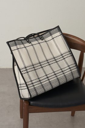 【ガリャルダガランテ/GALLARDAGALANTE】 【2.718】トリミングトート L人気、トレンドファッション・服の通販 founy(ファニー) ファッション Fashion レディースファッション Fashion for Women バッグ Bags 2026年 2026 ポケット Pocket, Pocket Detail 夏 Summer 春 Spring S/S・春夏 SS, Spring/Summer, Warm Season |ID:prp329100004808700