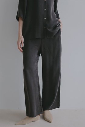 【エトレトウキョウ/ETRE TOKYO】 リラクシーキュプラパンツ人気、トレンドファッション・服の通販 founy(ファニー) ファッション Fashion レディースファッション Fashion for Women パンツ Pants & Trousers 春 Spring キュプラ Cupro, Eco Fabric シューズ Shoes, Footwear ストレート Straight, Straight Cut スニーカー Sneakers, Trainers セットアップ Set-Up, Coordinated Outfit なめらか Smooth, Silky Texture フラット Flat, Flat Shoes リラックス Relax, Relaxed Fit ワイド Wide, Wide Fit S/S・春夏 SS, Spring/Summer, Warm Season 夏 Summer エレガント 上品 Elegant 2026年 2026 |ID:prp329100004809876